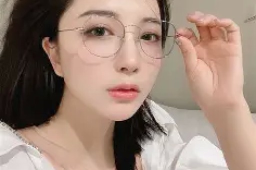 网红连麦直播间都市人当代故事会